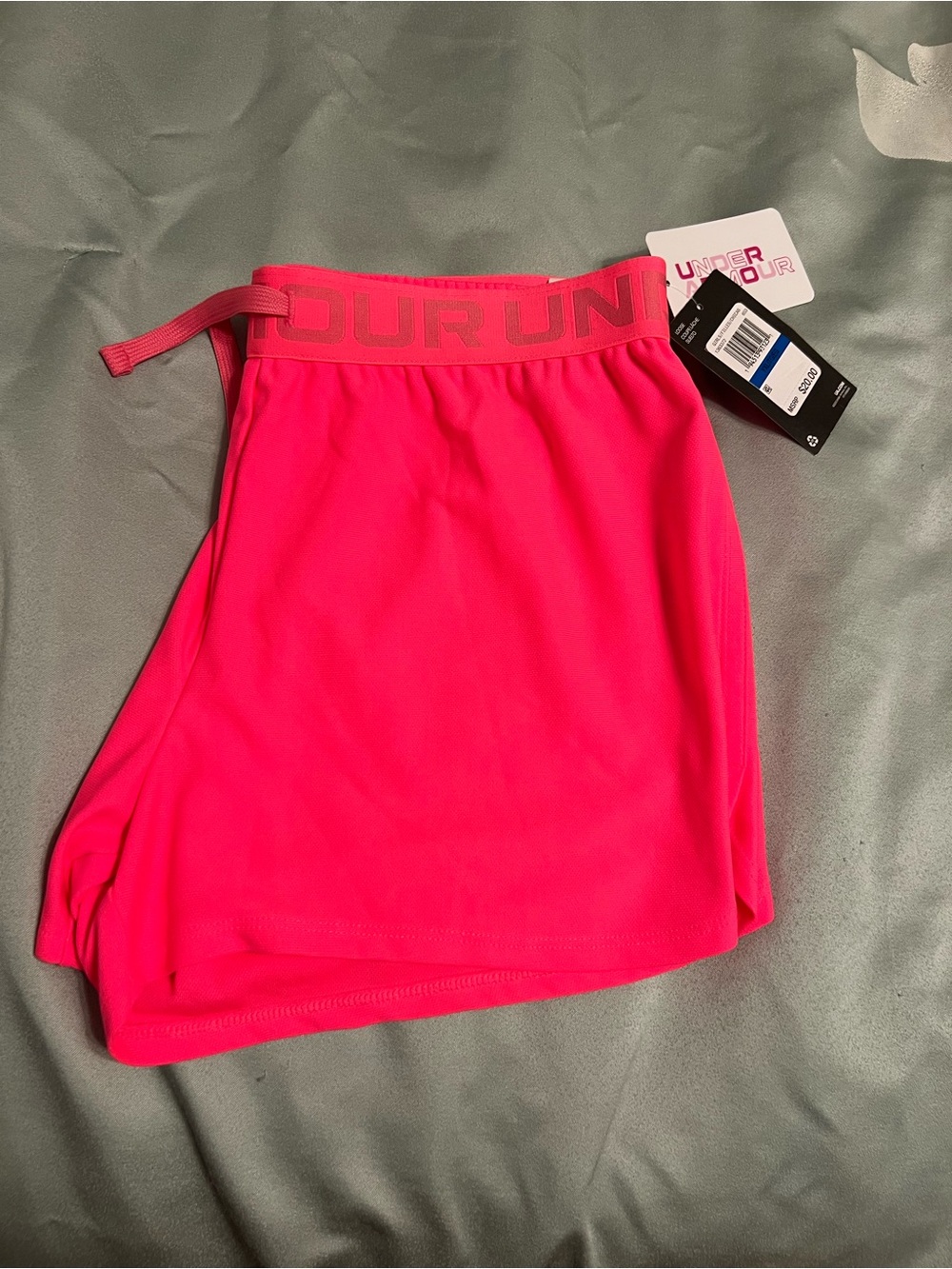 New Under Armour Girls YXL Bright hot Pink Performance shorts NWT